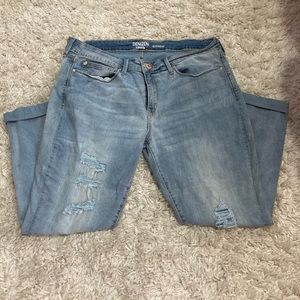 Levi’s boyfriend jeans